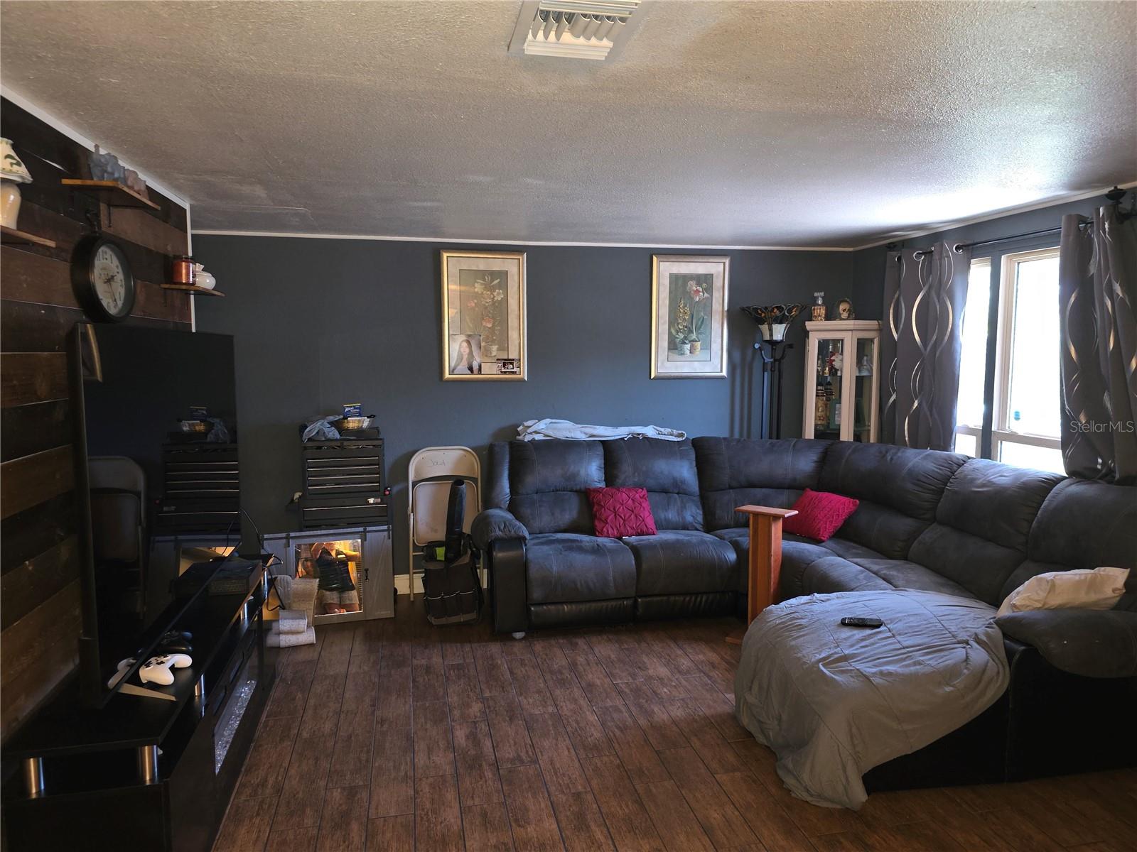 917 27th St E Property Photo 5