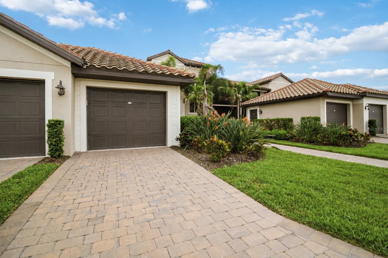 5695 PALMER CIR #203 Property Photo 1