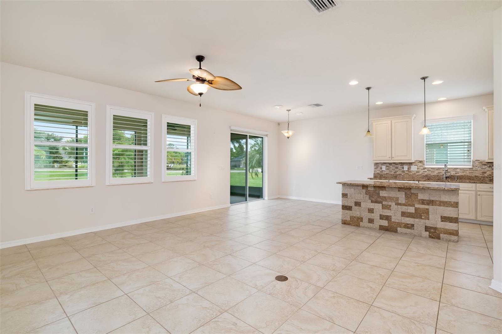7726 111th Ter E Property Photo 8