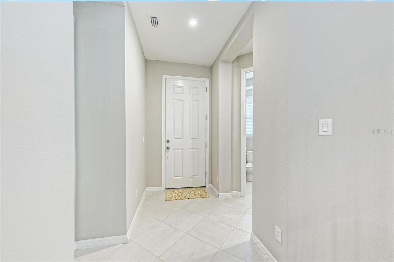 5564 Summit Gln Property Photo 3