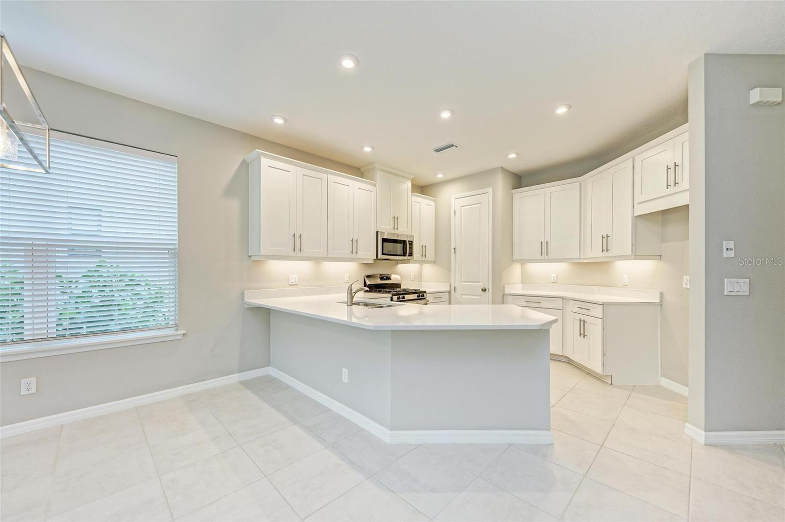 5564 Summit Gln Property Photo 5