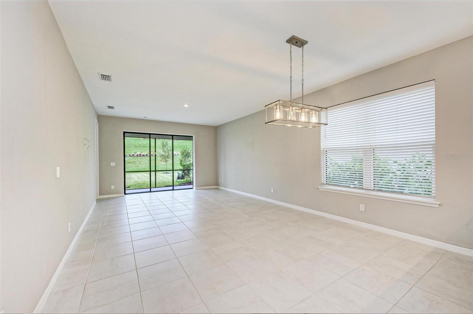 5564 Summit Gln Property Photo 9