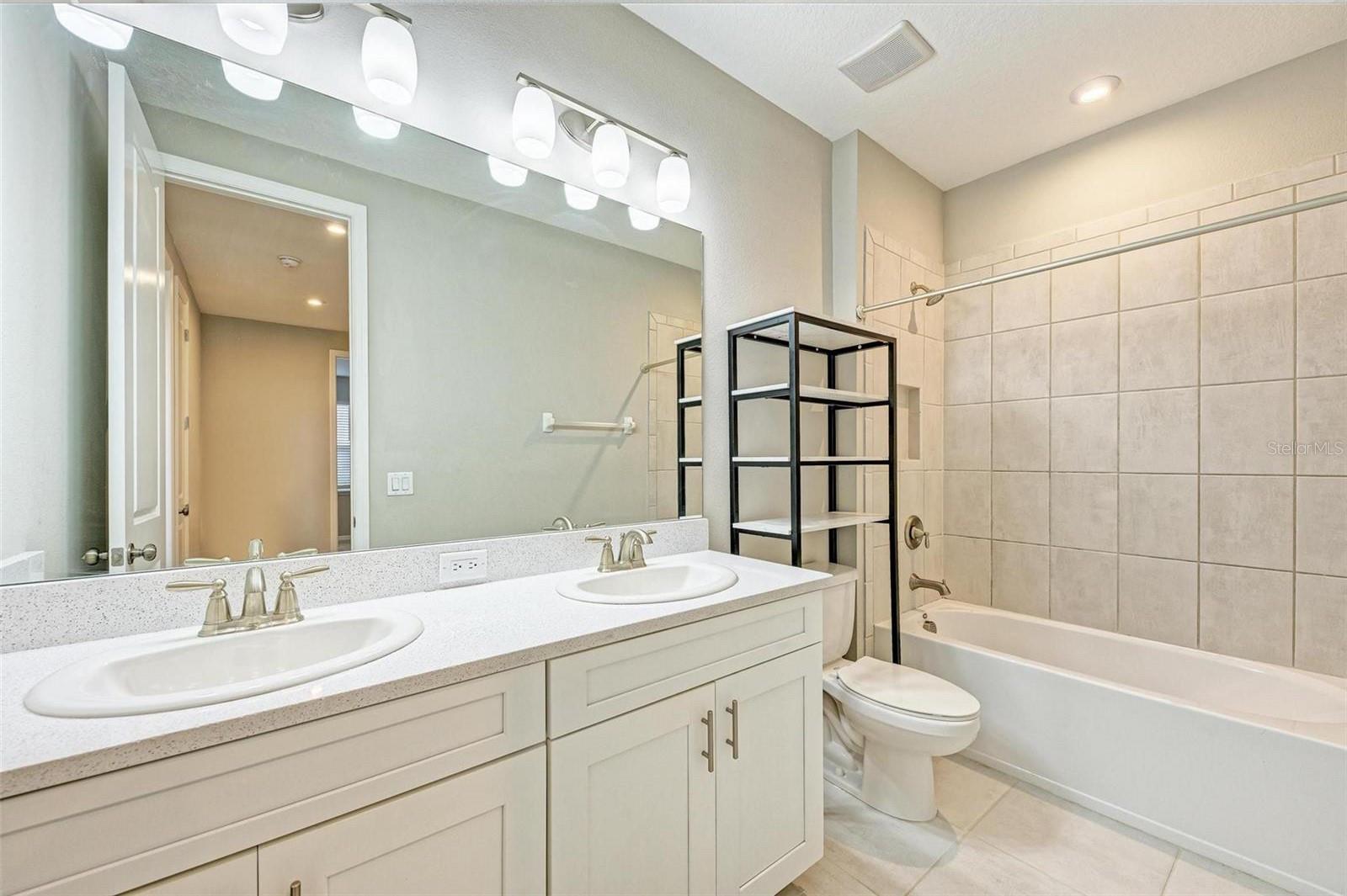 5564 Summit Gln Property Photo 22