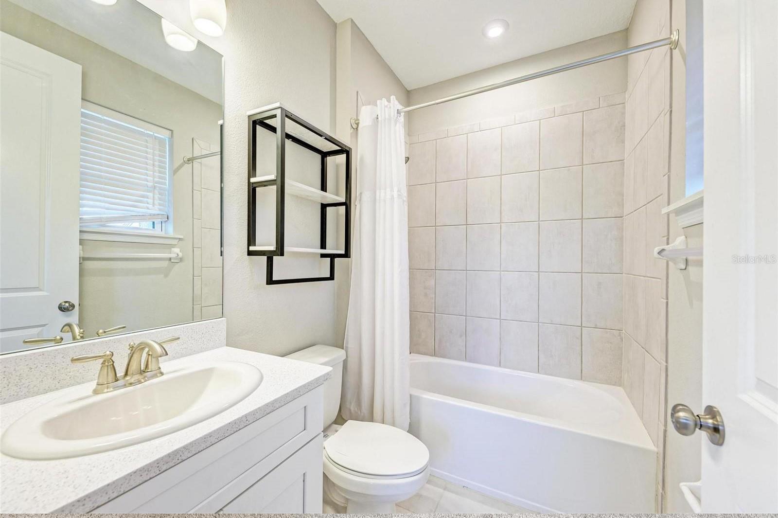 5564 Summit Gln Property Photo 25