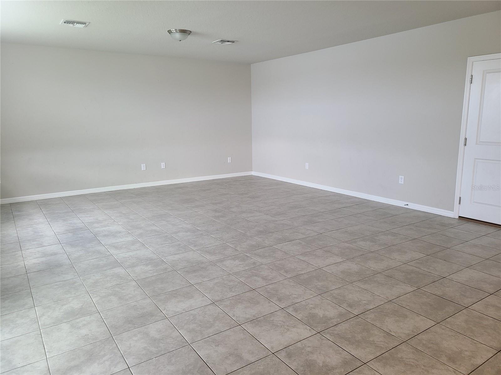 10217 Daybreak Gln Property Photo 5