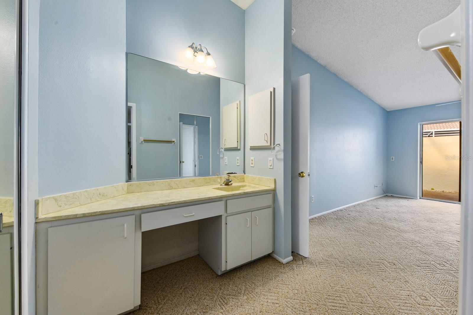 5528 37th St E #5528 Property Photo 6