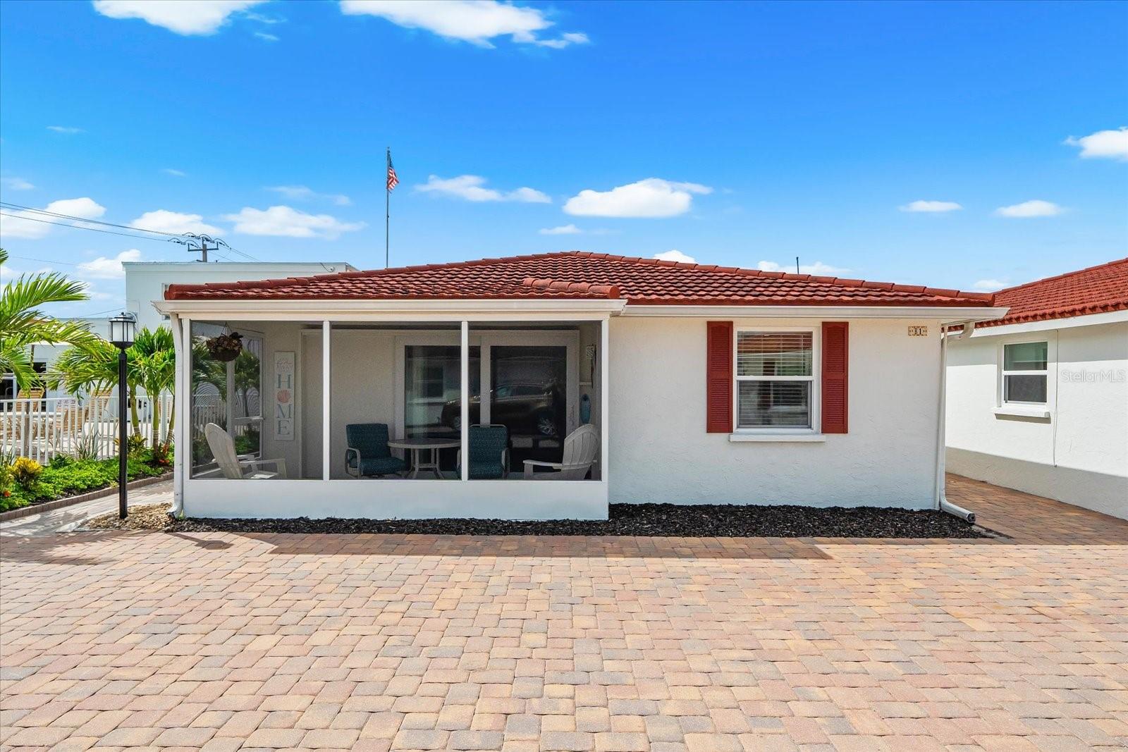 6154 MIDNIGHT PASS RD #B1 Property Photo 1