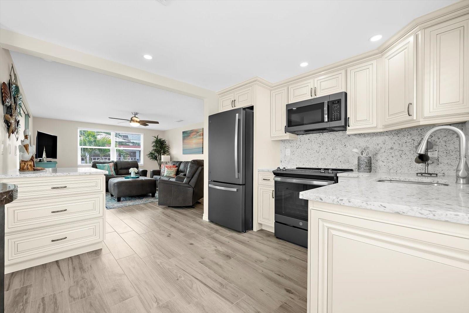 6154 Midnight Pass Rd #b1 Property Photo 6