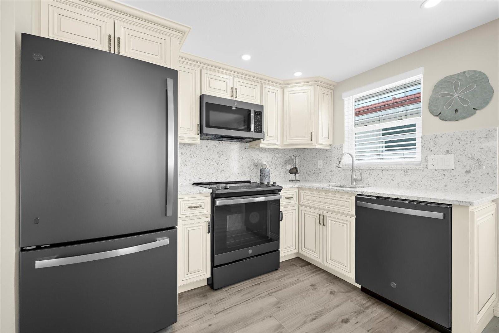 6154 Midnight Pass Rd #b1 Property Photo 8