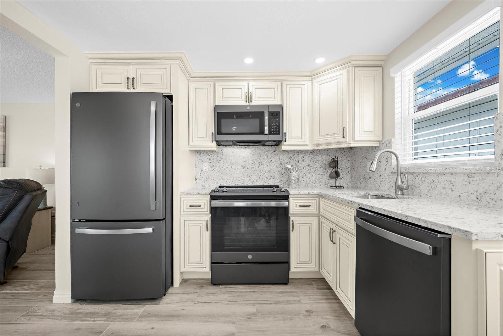 6154 Midnight Pass Rd #b1 Property Photo 9