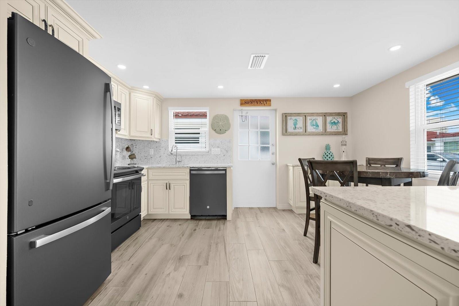 6154 Midnight Pass Rd #b1 Property Photo 10
