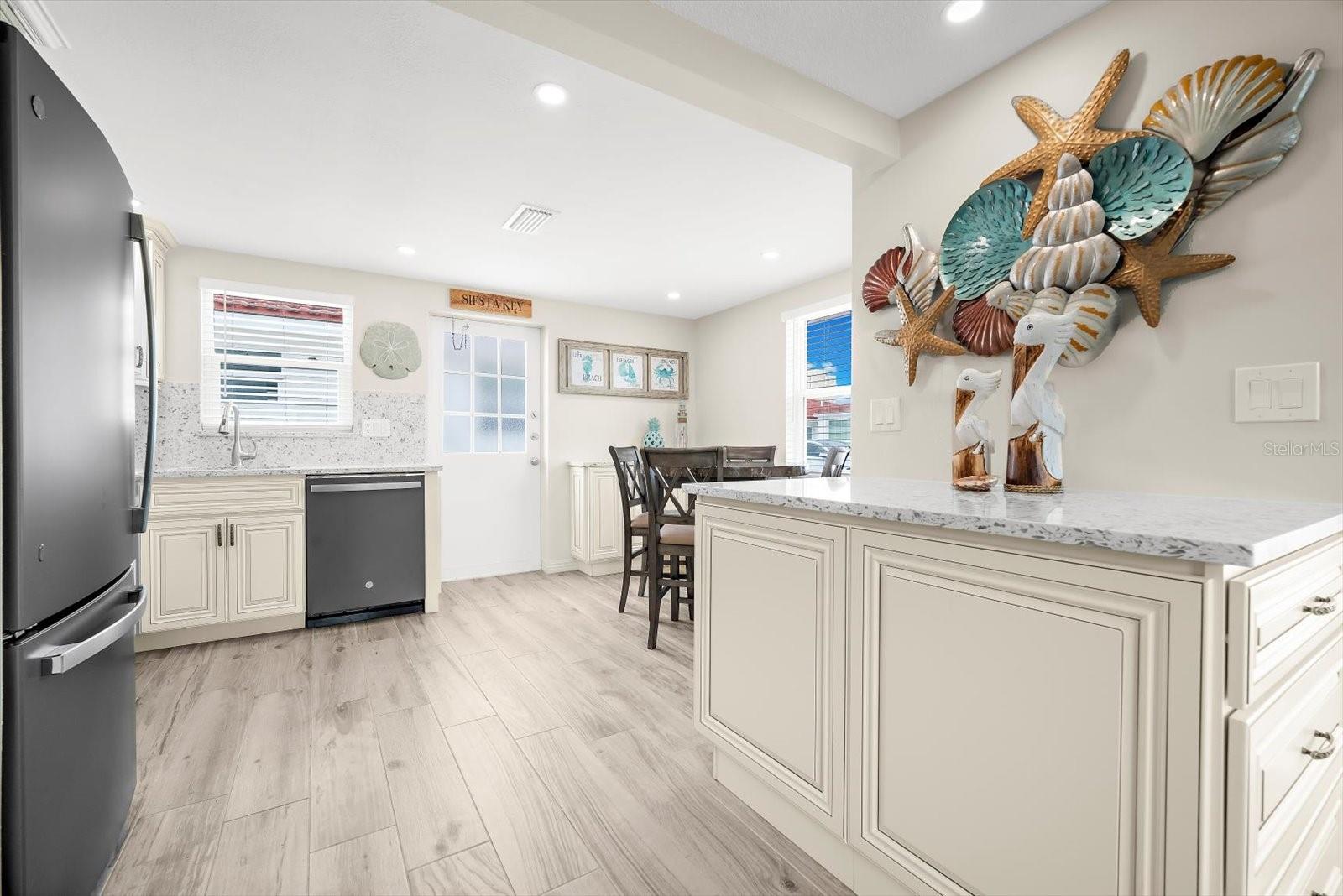6154 Midnight Pass Rd #b1 Property Photo 11