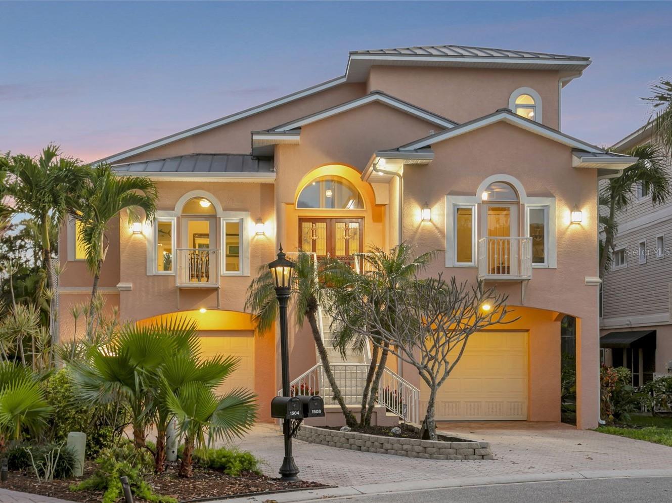 1508 BOWLEES CV