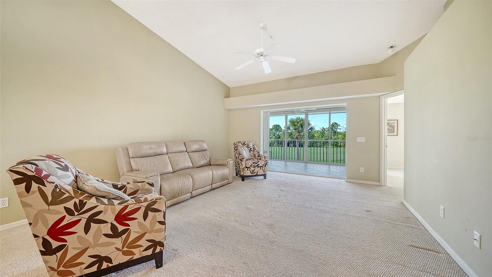 9641 Castle Point Dr #1226 Property Photo 6