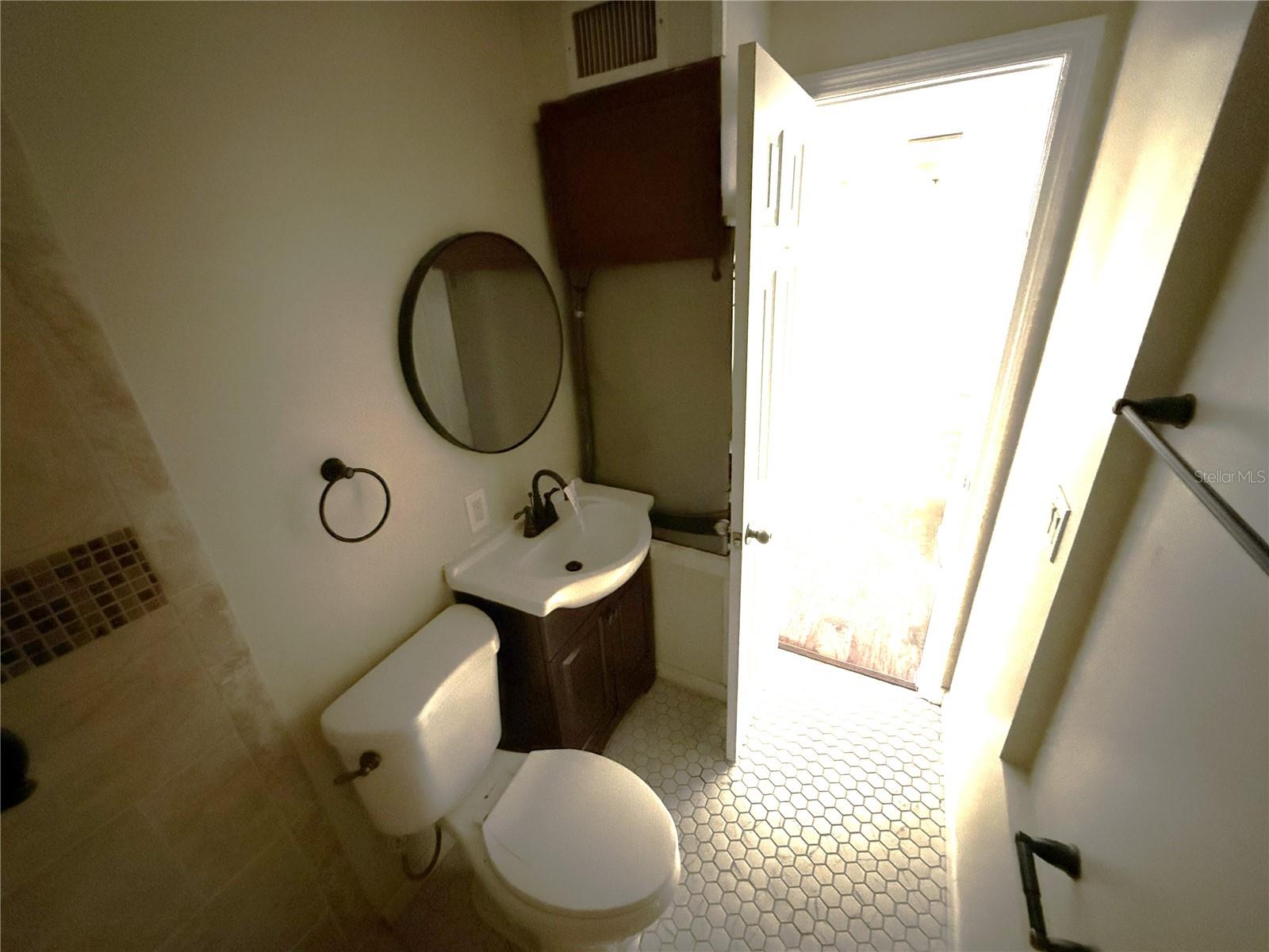 1810 9th St W Property Photo 9