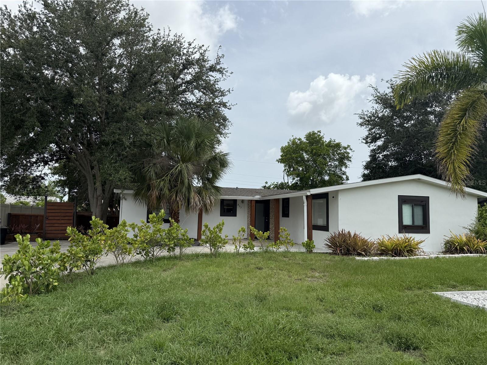 907 Fruitland Ave Property Photo 1