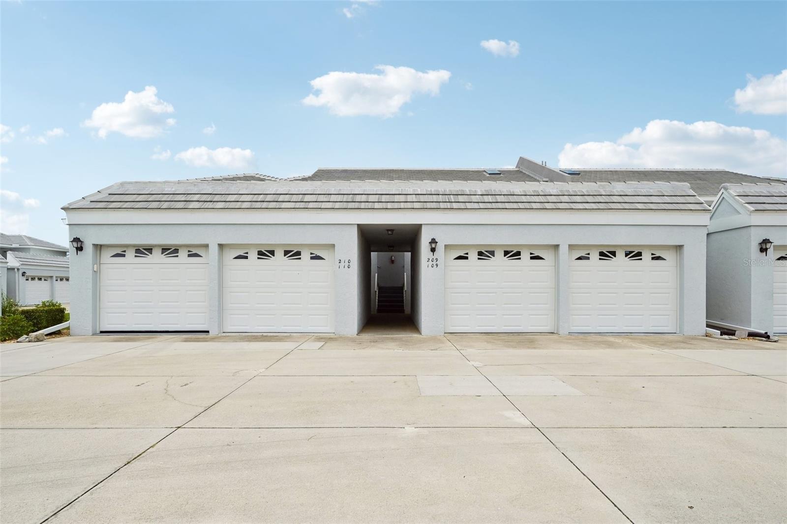 1041 CAPRI ISLES BLVD #209