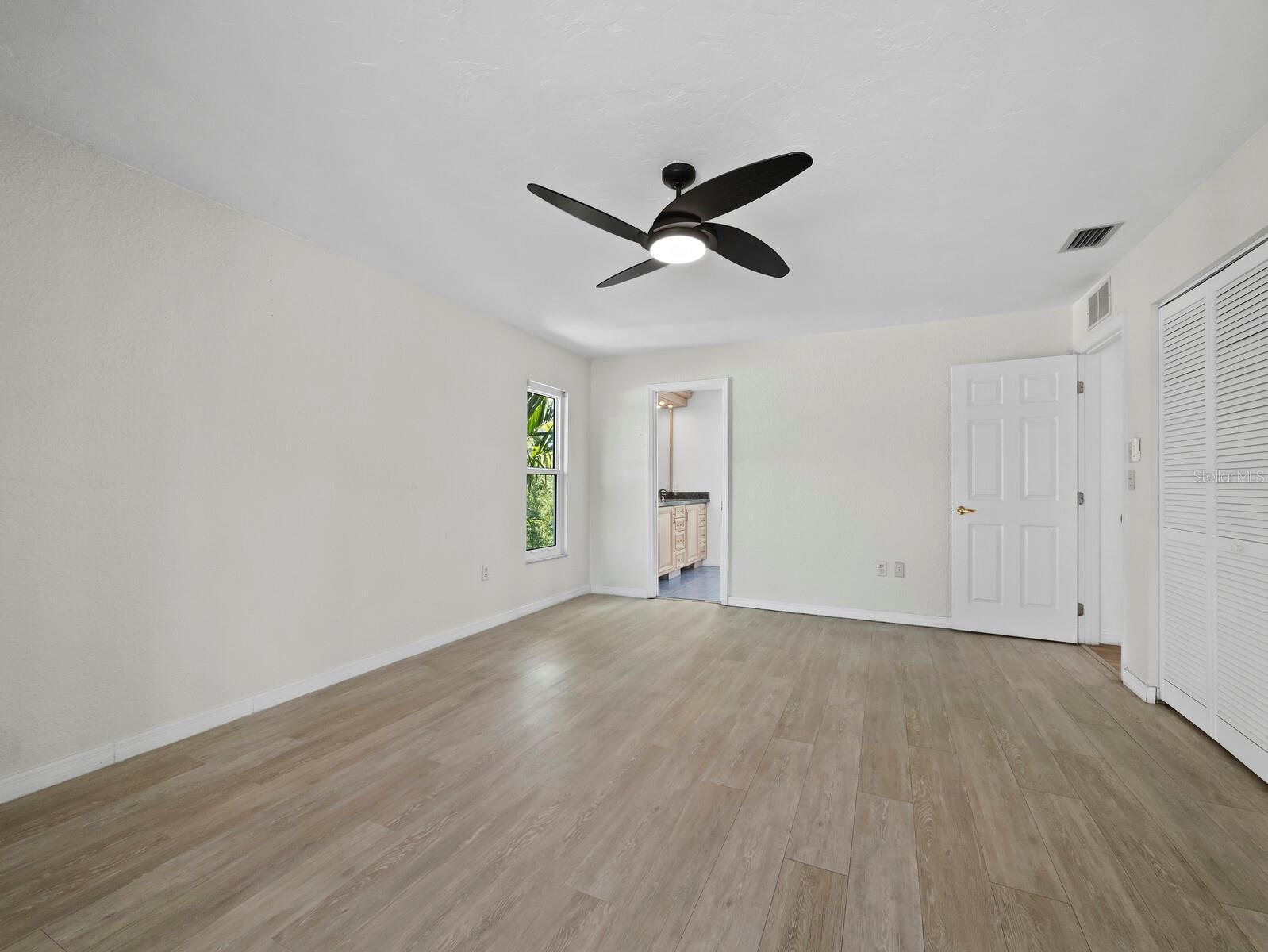 521 Cummings St Property Photo 18