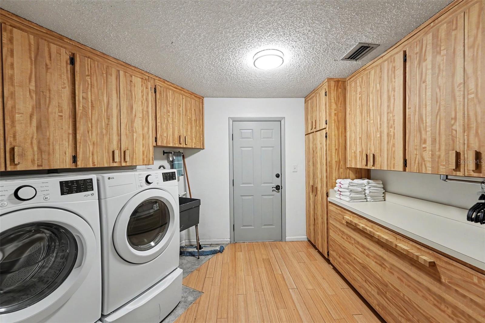 1615 Saint Pauls Dr Property Photo 20