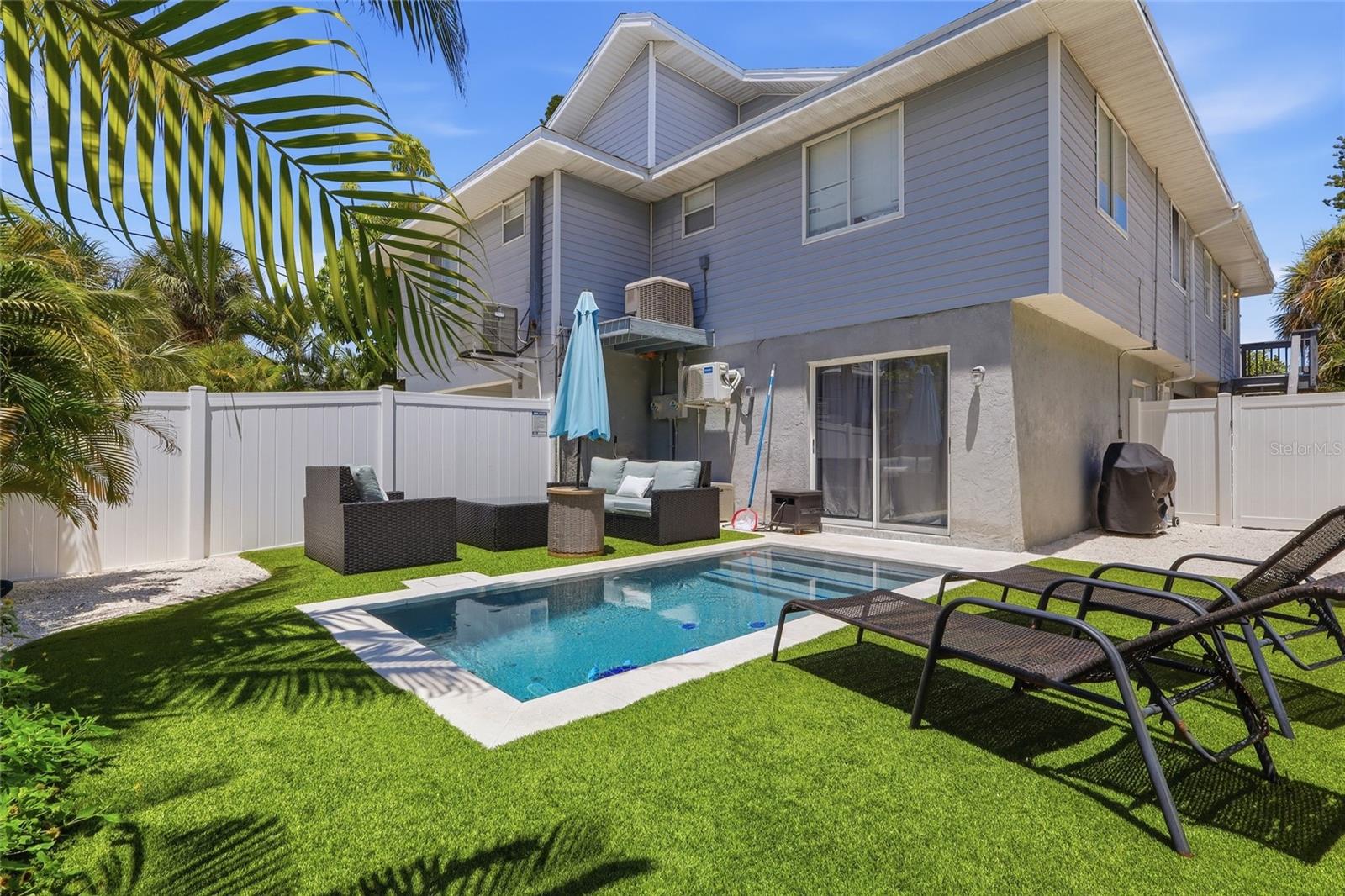 207 71ST ST #E Property Photo 1