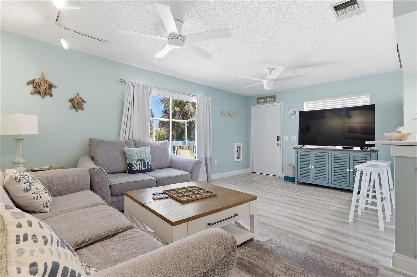 207 71st St #e Property Photo 5