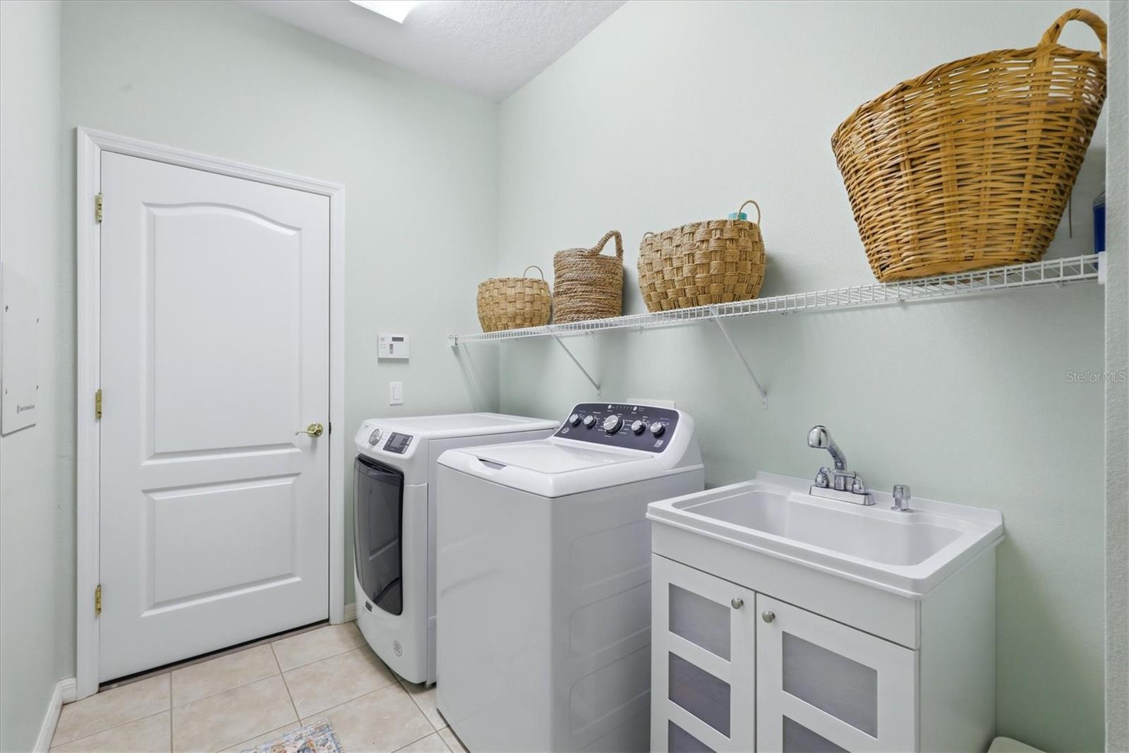 428 Snapdragon Loop Property Photo 24