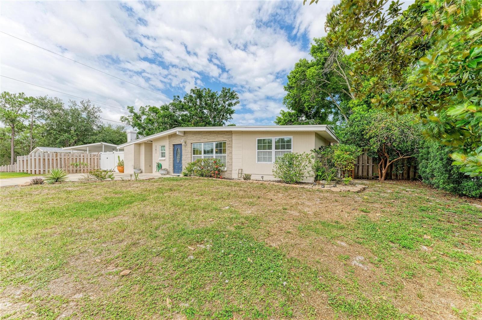 161 Suntan Ave Property Photo 2