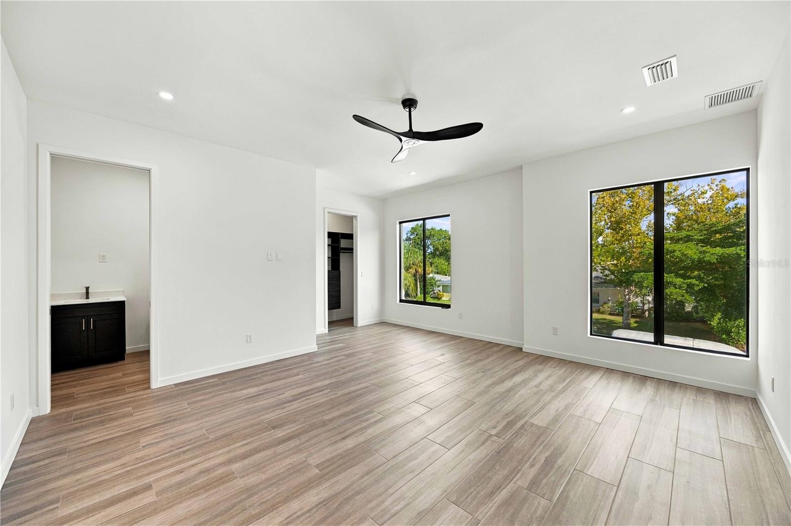 2258 Arlington St Property Photo 38