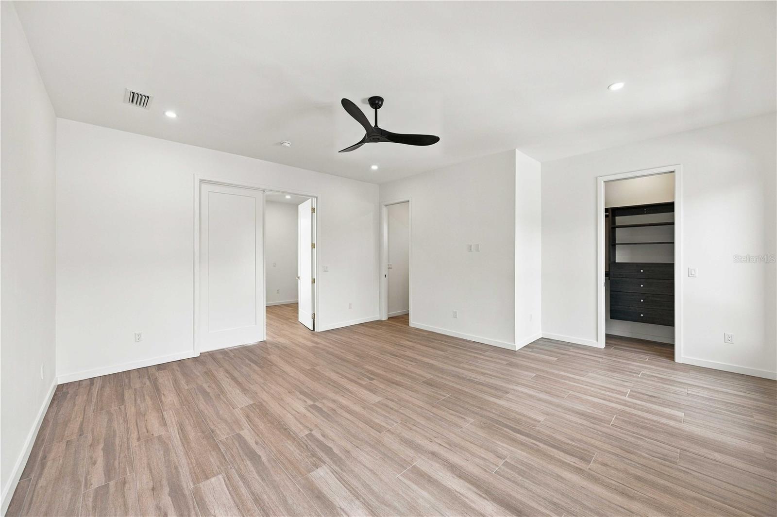 2258 Arlington St Property Photo 39