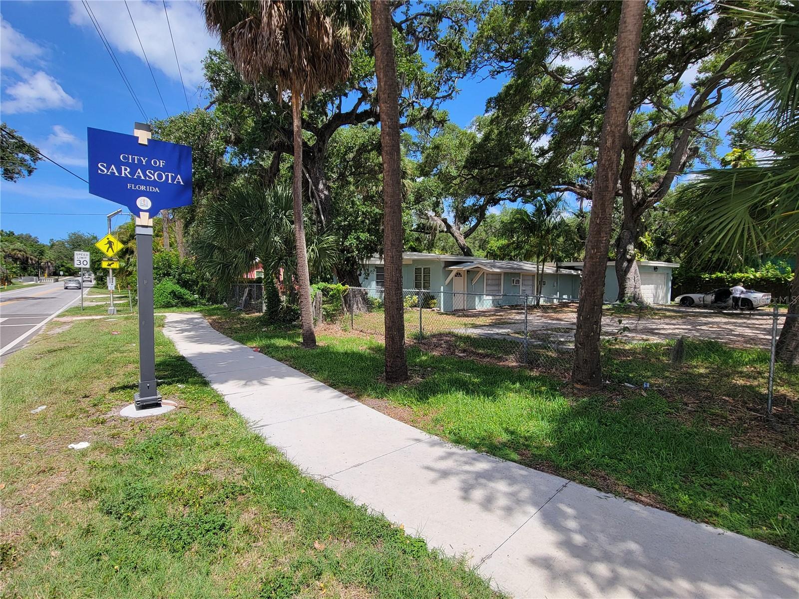1375 Myrtle St Property Photo 2