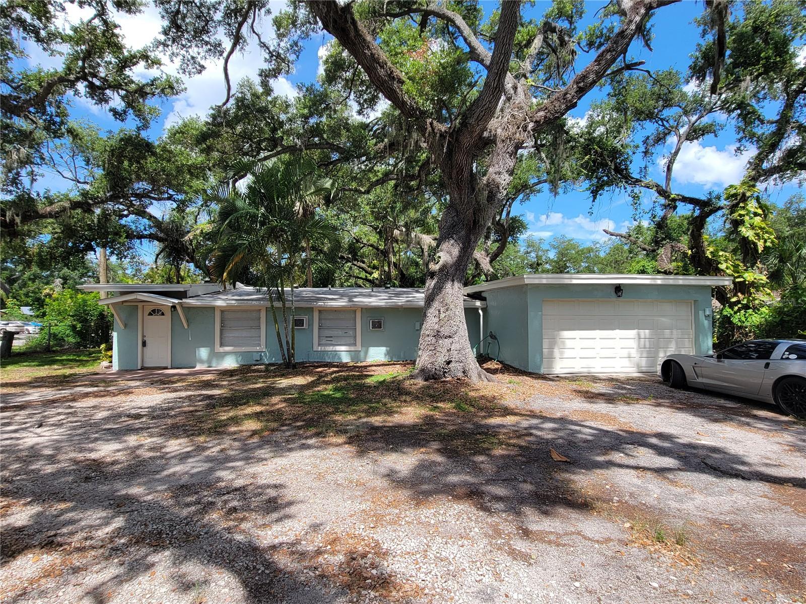 1375 Myrtle St Property Photo 3