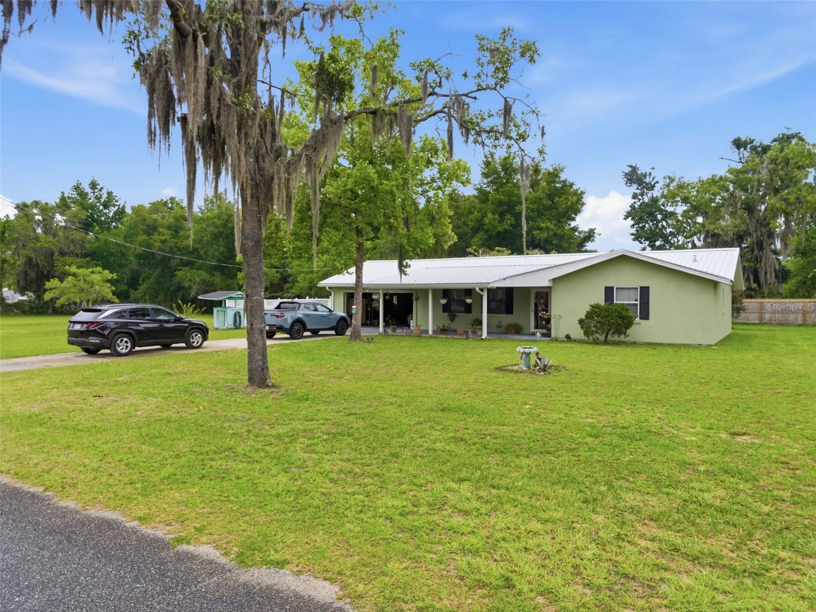 334 7th Way Property Photo 2
