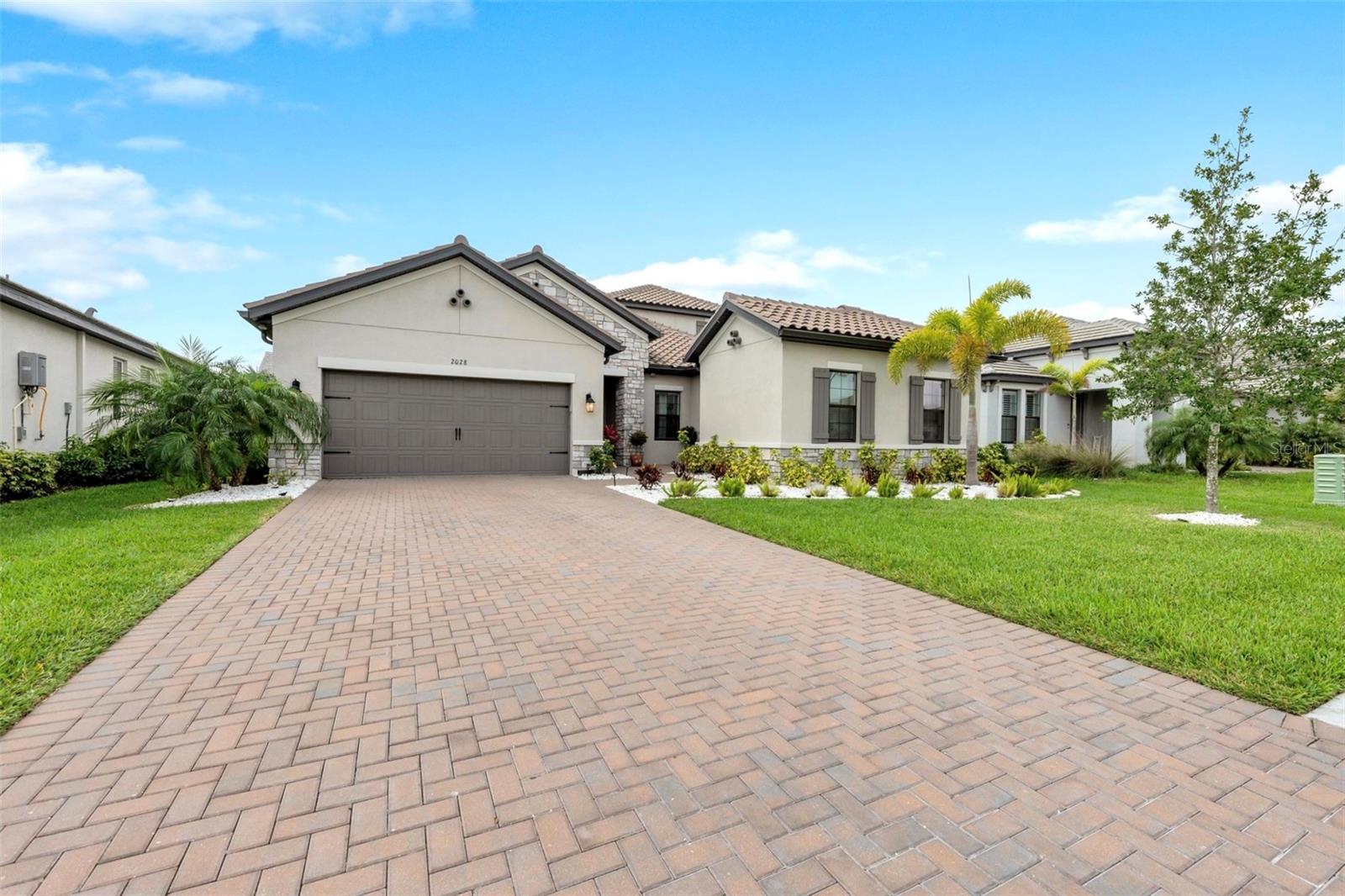 2028 Woodleaf Hammock Ct Property Photo 2