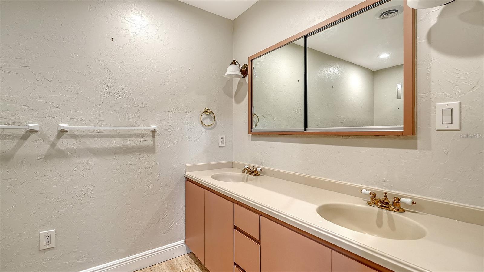 4935 Riverwood Ave Property Photo 37