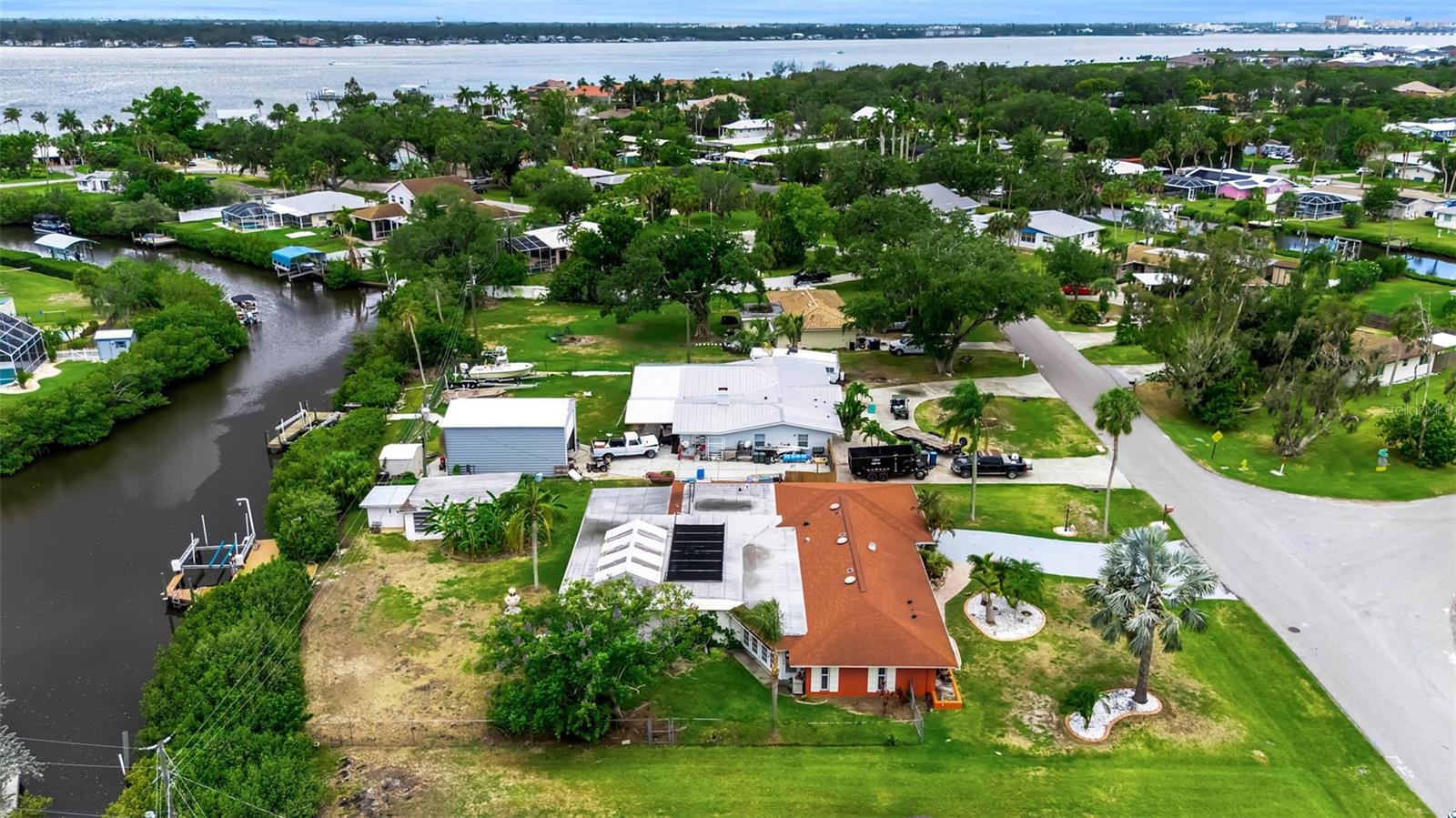 332 Shore Dr Property Photo 3