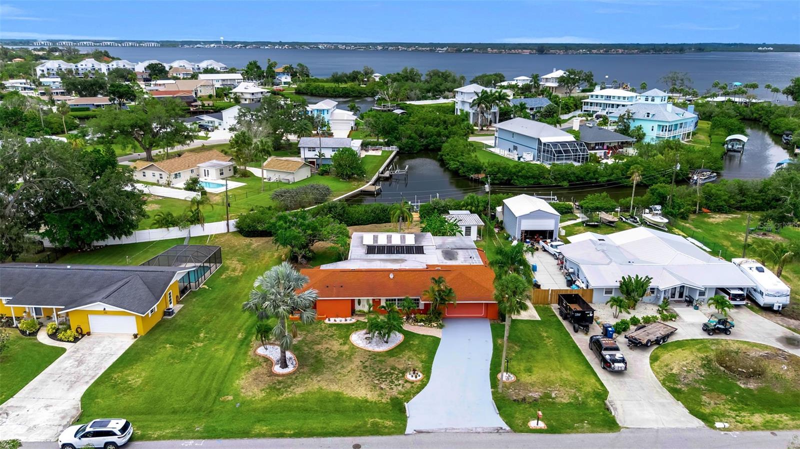 332 Shore Dr Property Photo 7