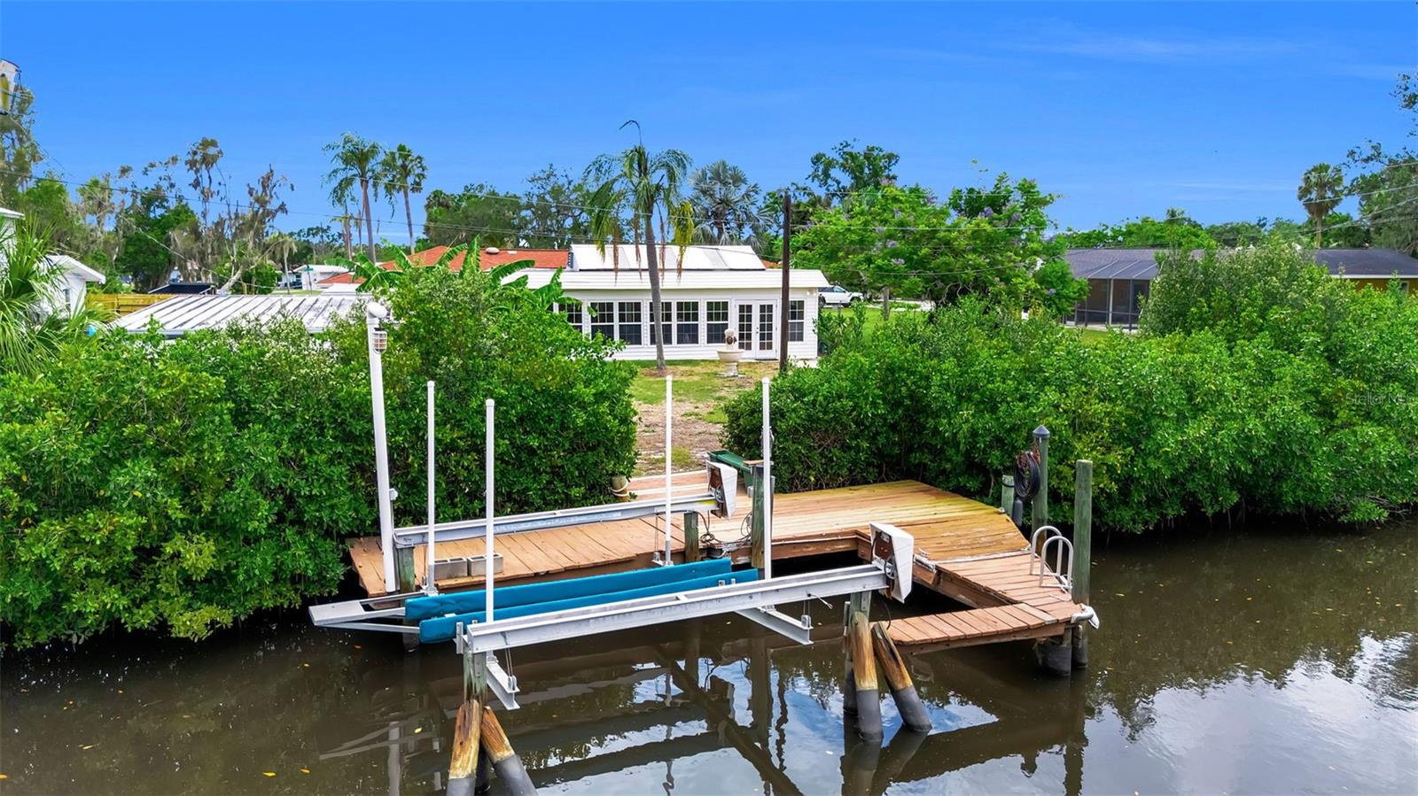 332 Shore Dr Property Photo 8