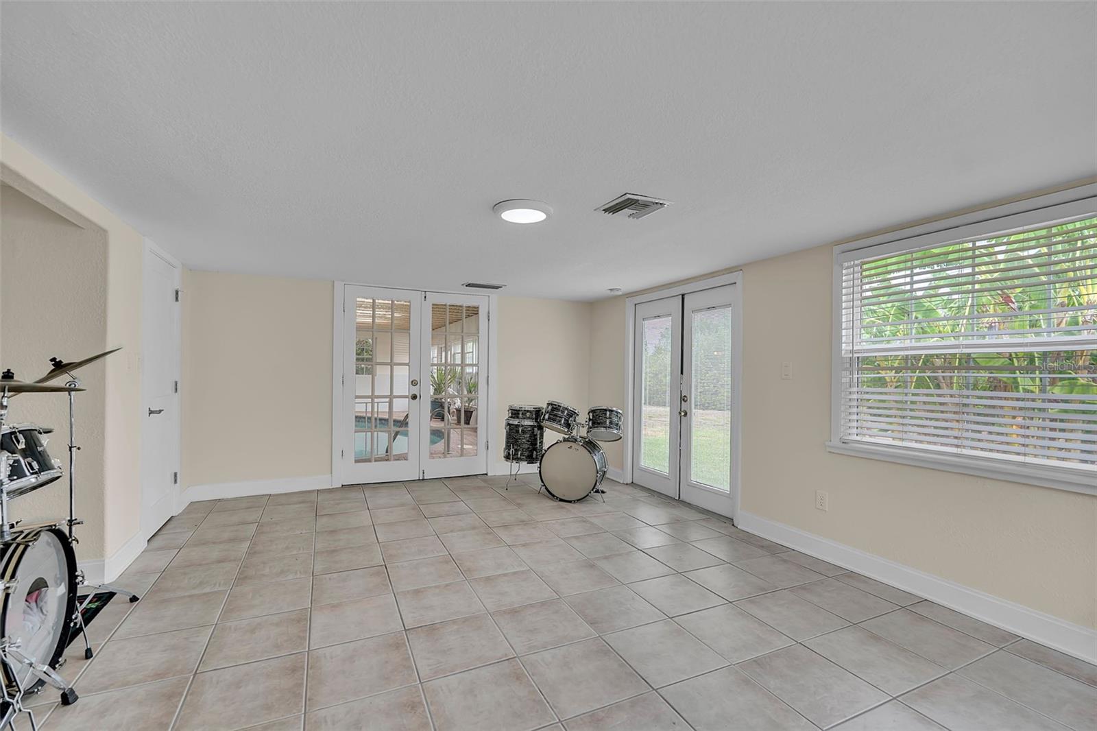 332 Shore Dr Property Photo 47