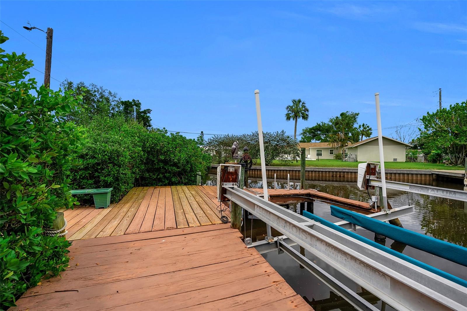 332 Shore Dr Property Photo 50