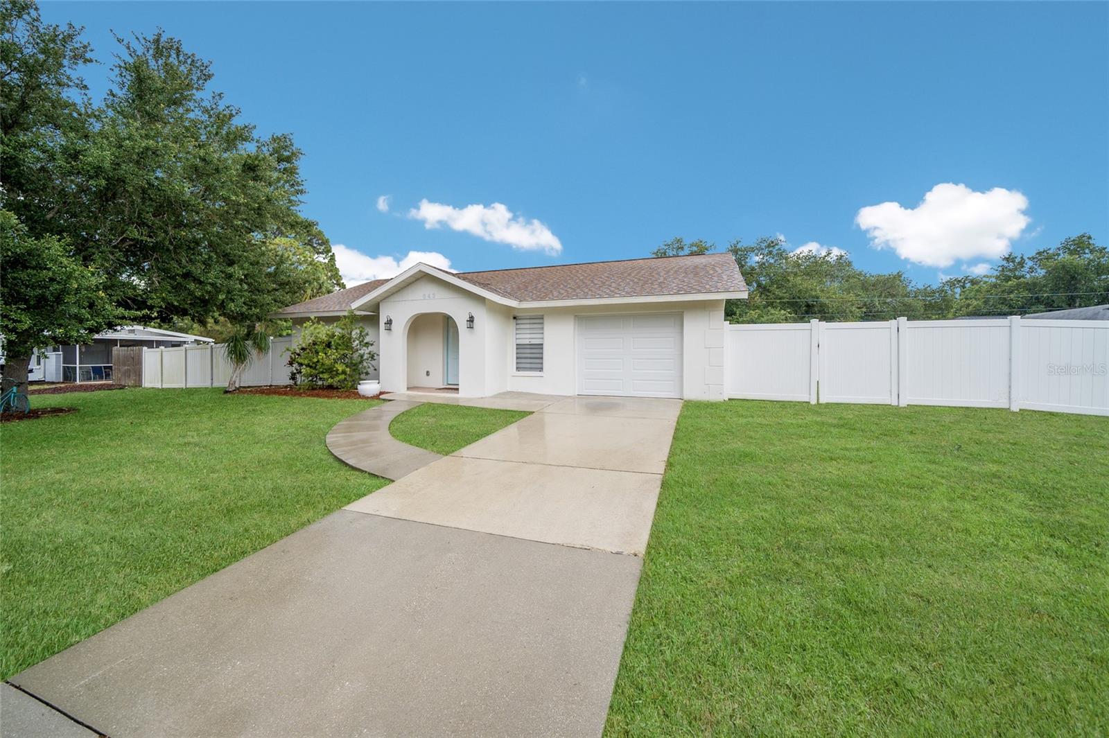643 Mobile Rd Property Photo 2