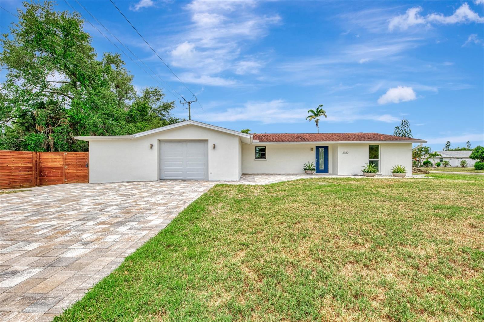2920 Gulf Gate Dr Property Photo 1