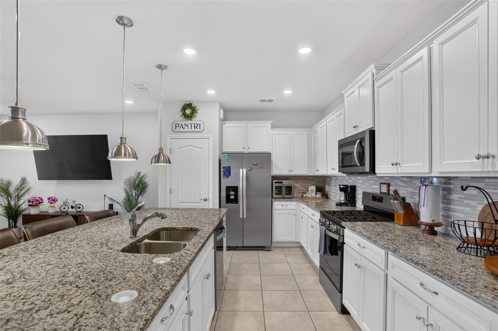 7573 Oak Spring Ln Property Photo 9