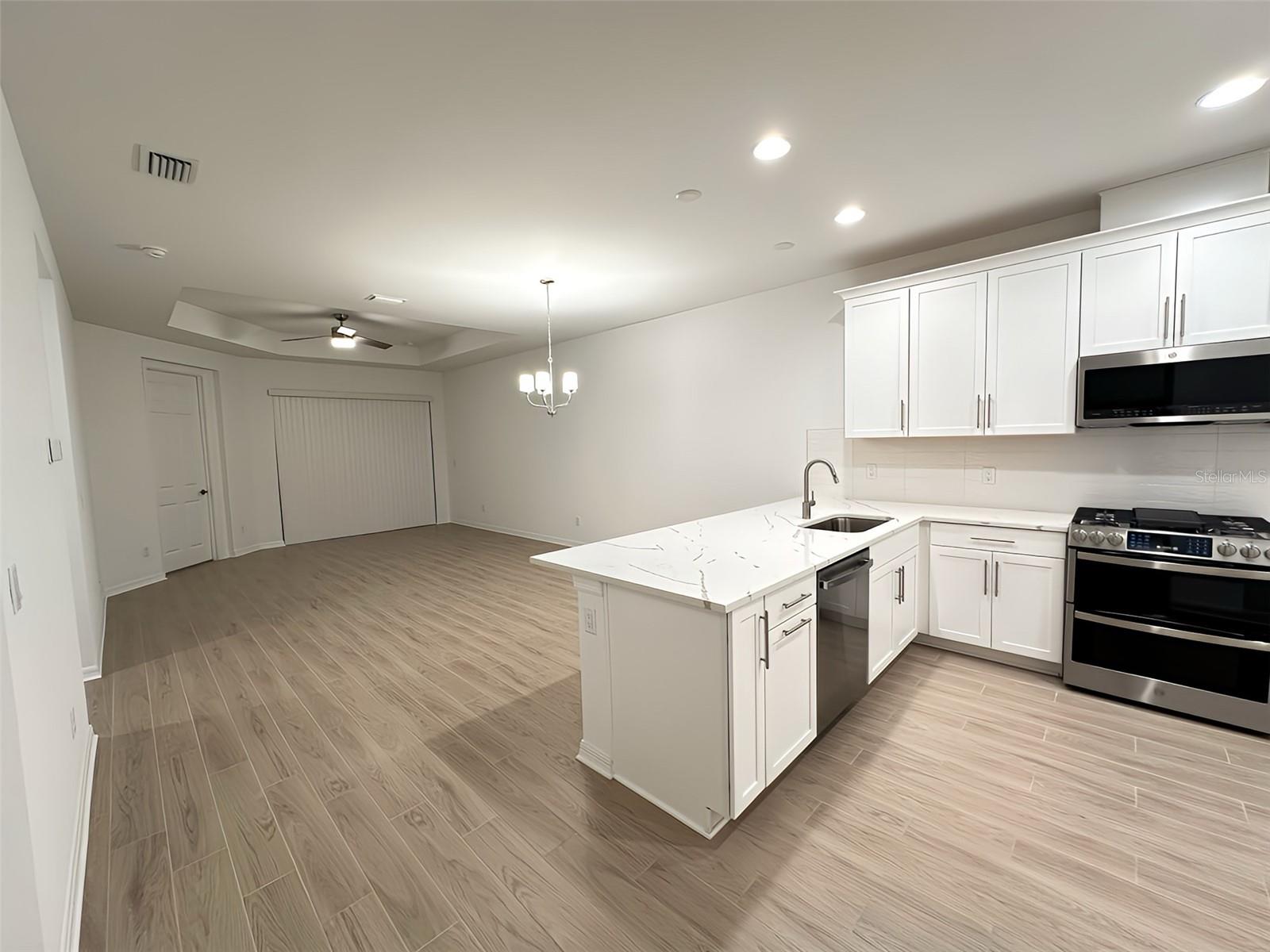 17929 Cherished Loop Property Photo 3