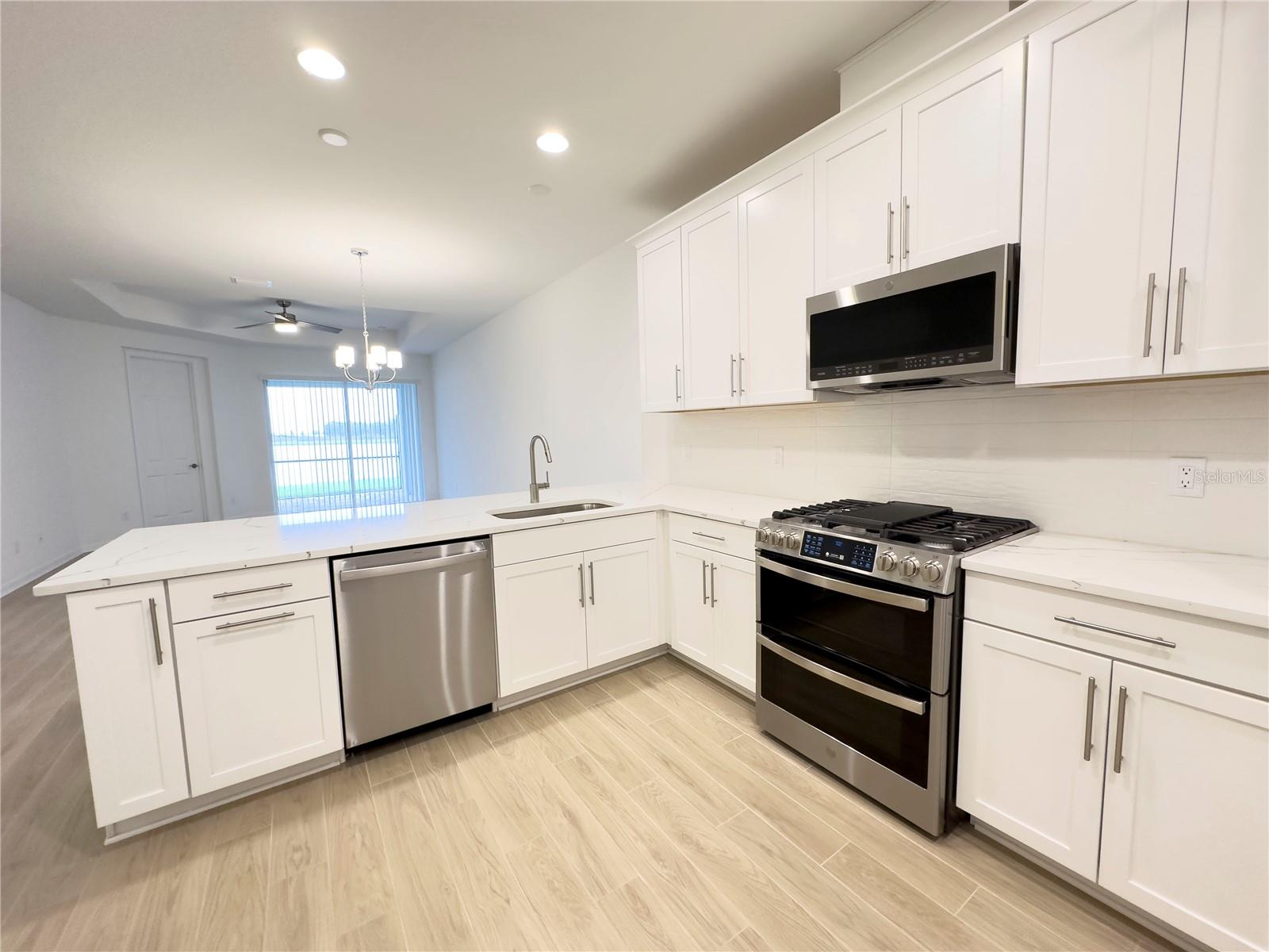 17929 Cherished Loop Property Photo 6