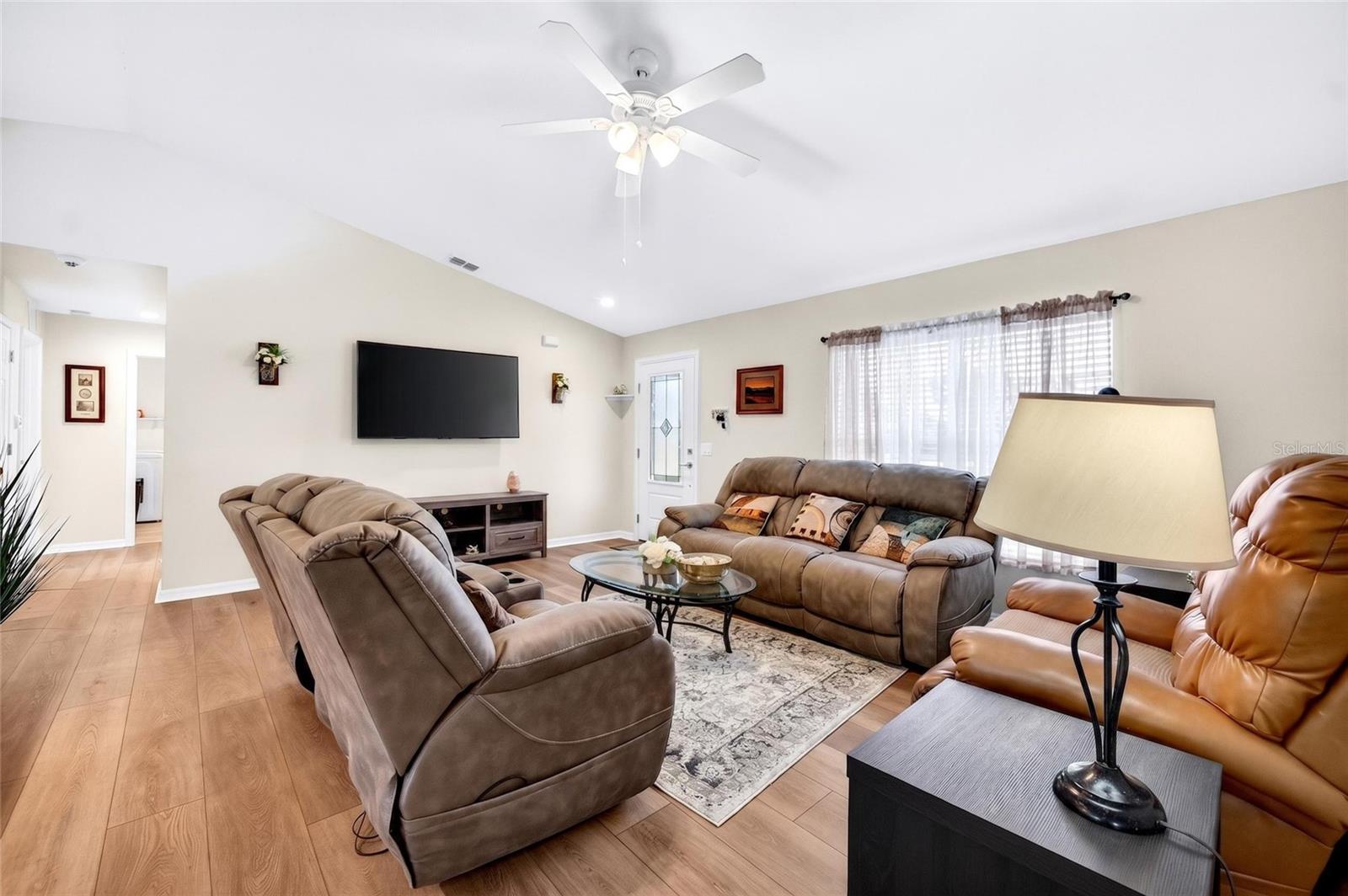 12176 Appleberg Cir Property Photo 7