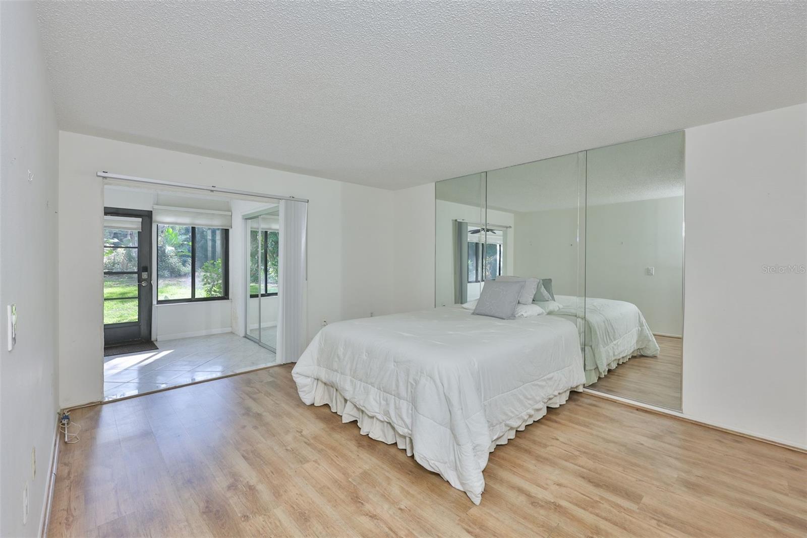 647 Woodlawn Dr #647 Property Photo 12