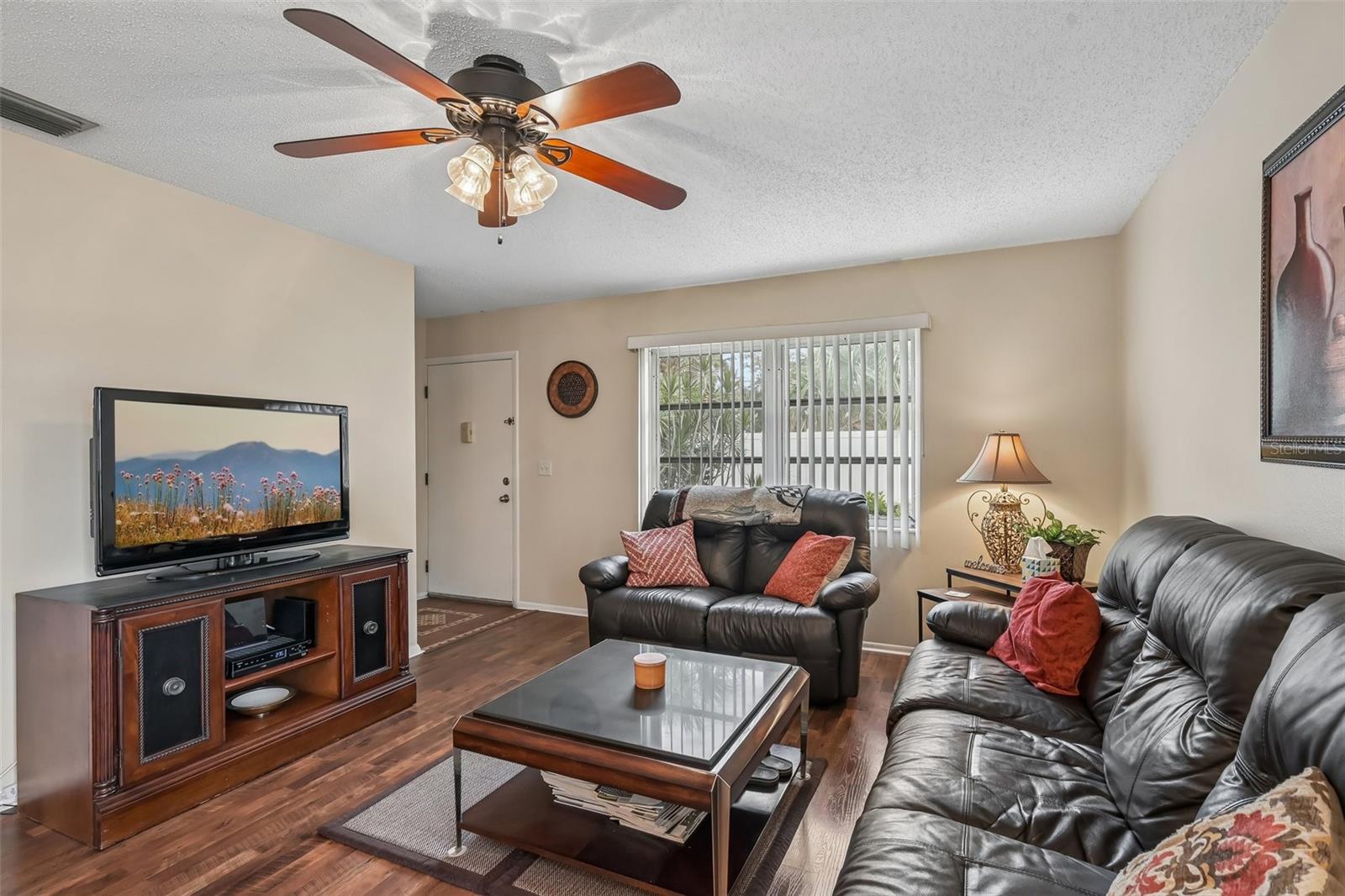390 301 Blvd W #4d Property Photo 4