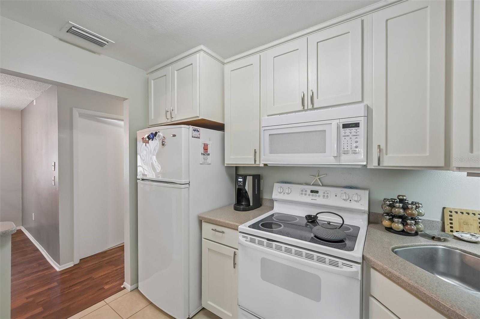 390 301 Blvd W #4d Property Photo 9