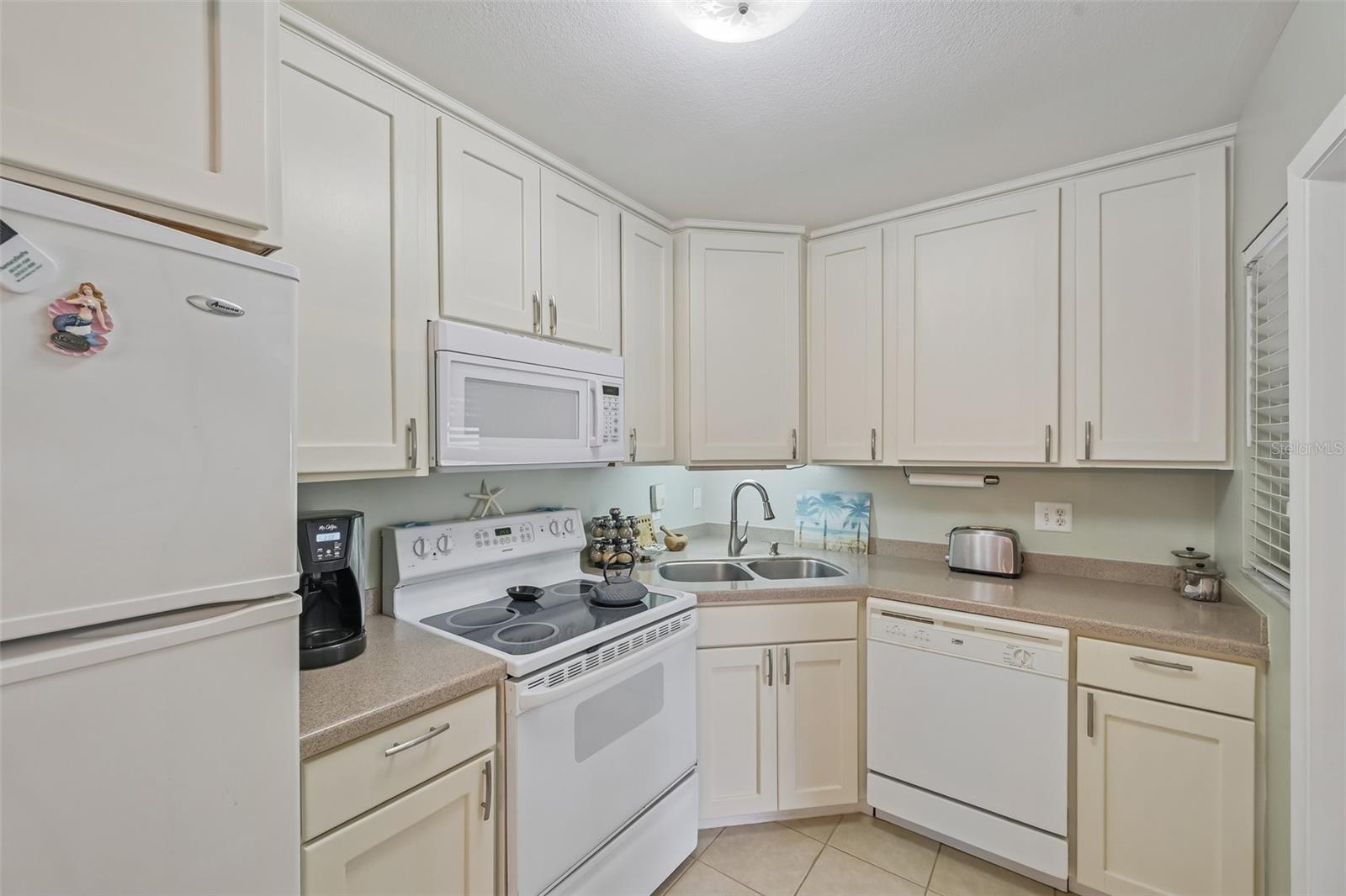 390 301 Blvd W #4d Property Photo 11