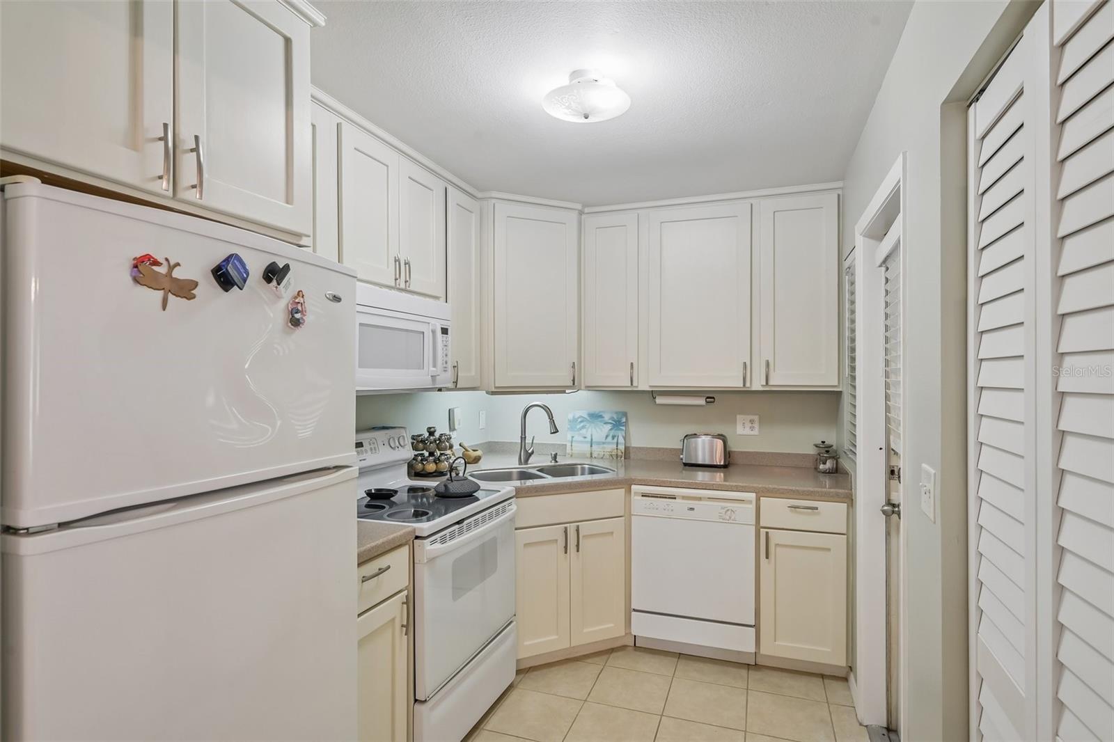 390 301 Blvd W #4d Property Photo 12